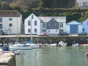 Mackerel Cottages on Porthleven harbour