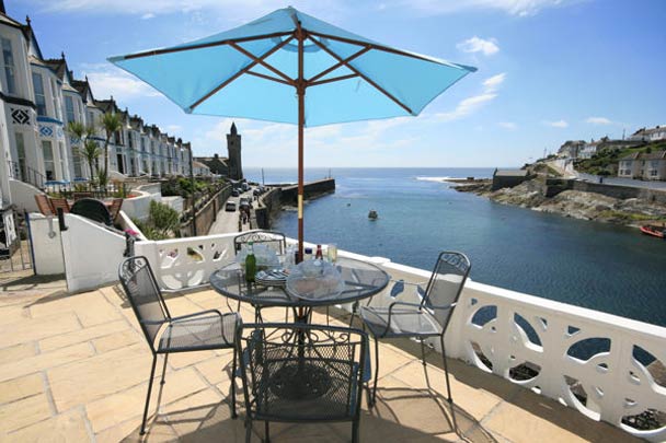 Terrace with views over the harbour