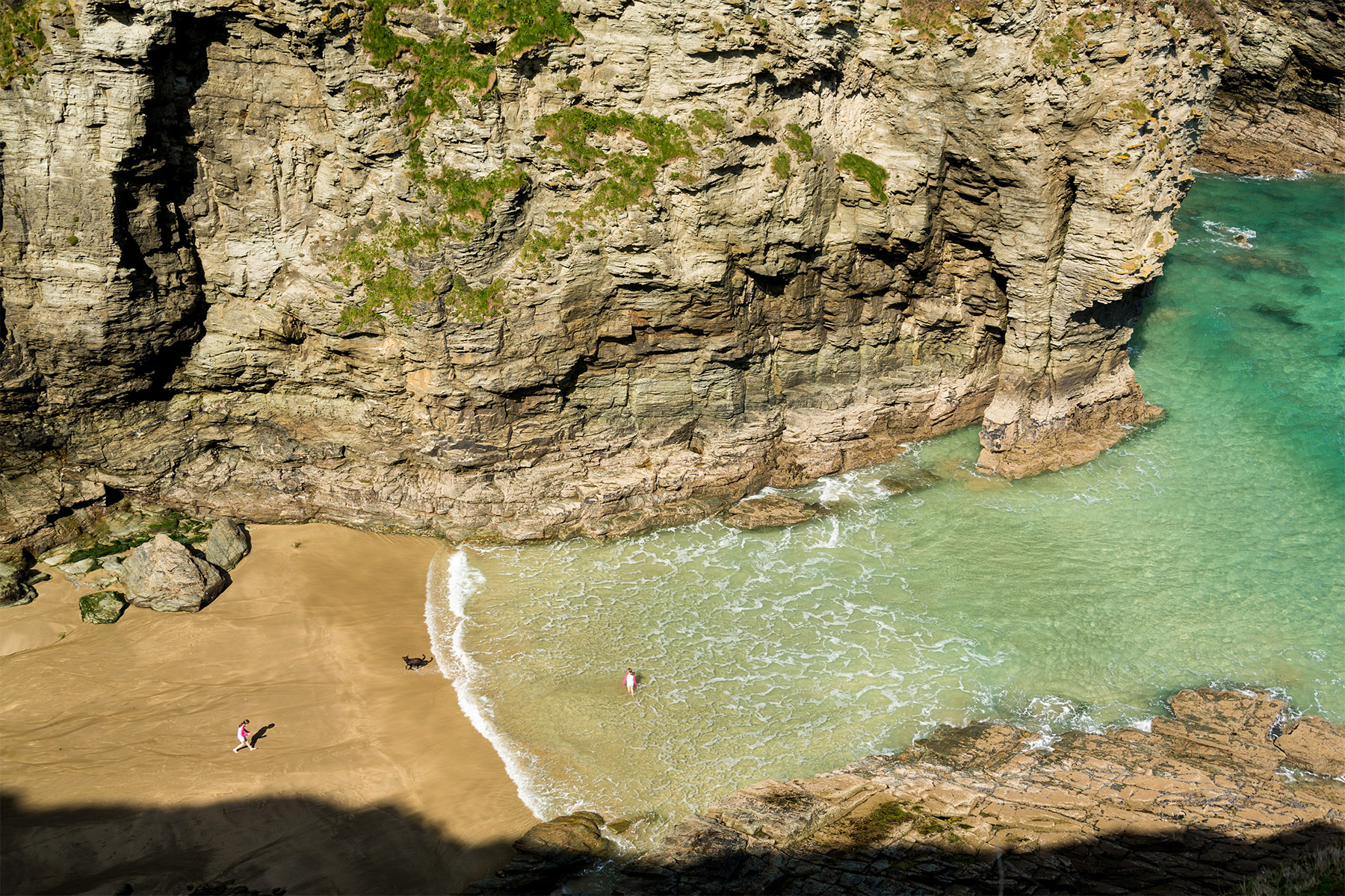 Bossiney Cove Beach near Tintagel Cornwall sheltered cliffs - Cornwall coastal holidays