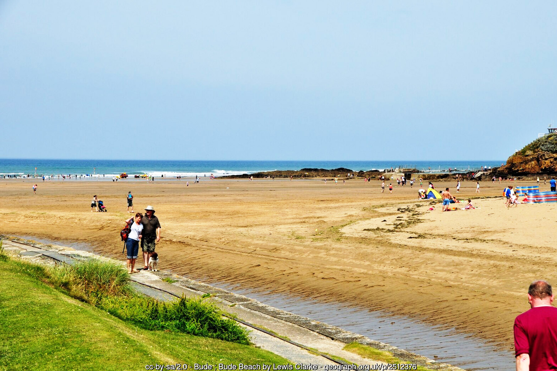 Summerleaze Beach and Sea Pool from the canal lock - Cornwall family beach holidays