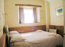 Double bedroom in Chaffinch cottage at Coldharbour Farm