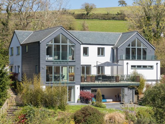 Creek End contemporary house at Pill Creek, Feock