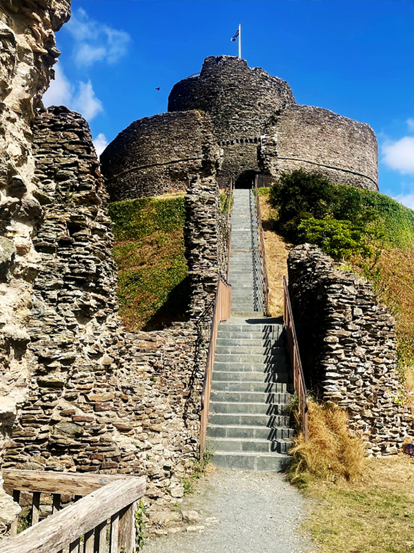 Launceston Castle 64–68 steps to the keep