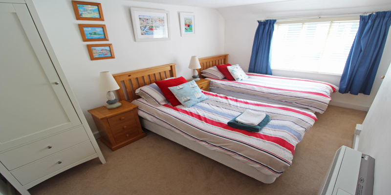 Twin bedroom