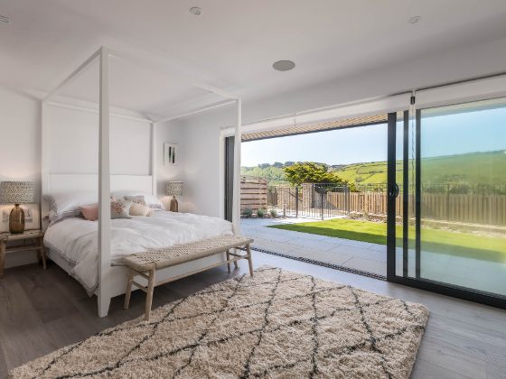6 The Shore main bedroom with four-poster bed