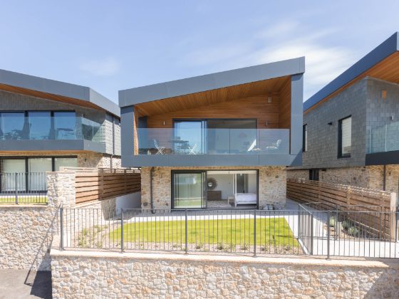 6 The Shore, a contemporary house near Mawgan Porth beach