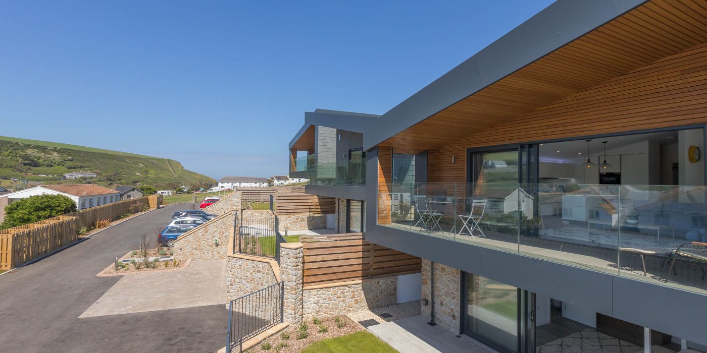 6 The Shore overlooking the valley at Mawgan Porth