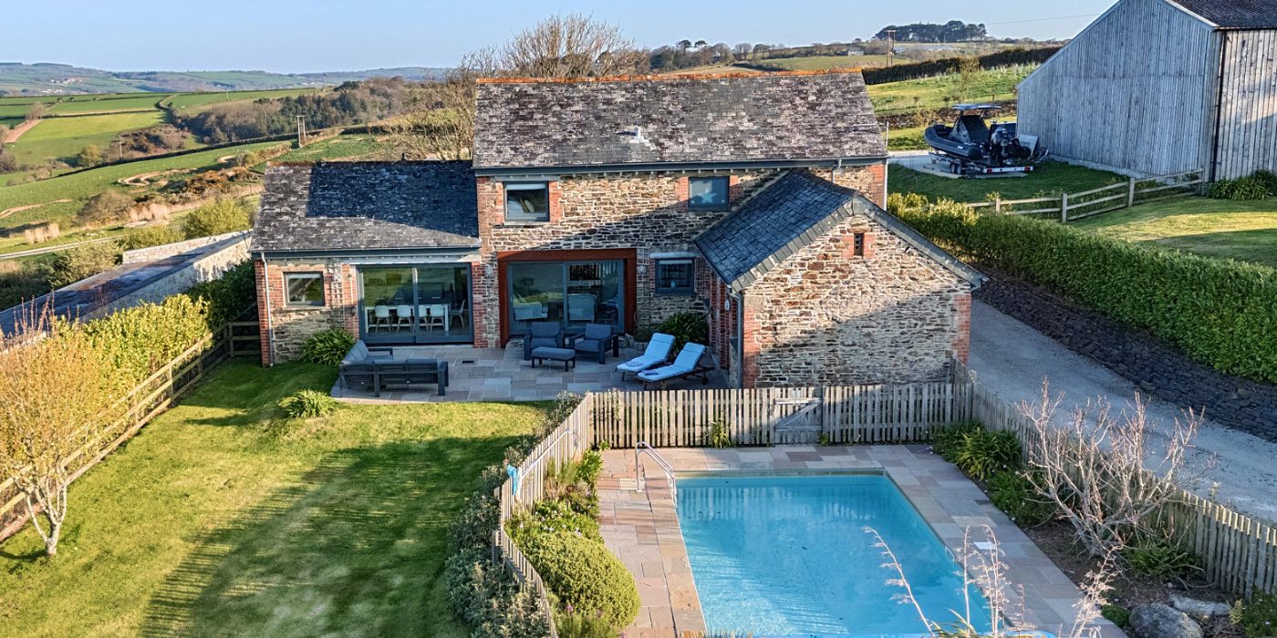 Lantic Barn and its private pool near Fowey
