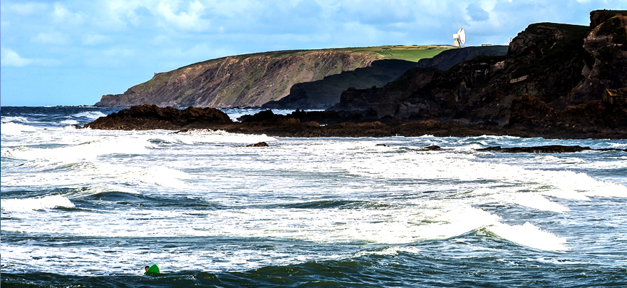 Bude Surf Beaches - Surf off Summerleaze Beach by Ian Capper (CC BY-SA 2.0)
