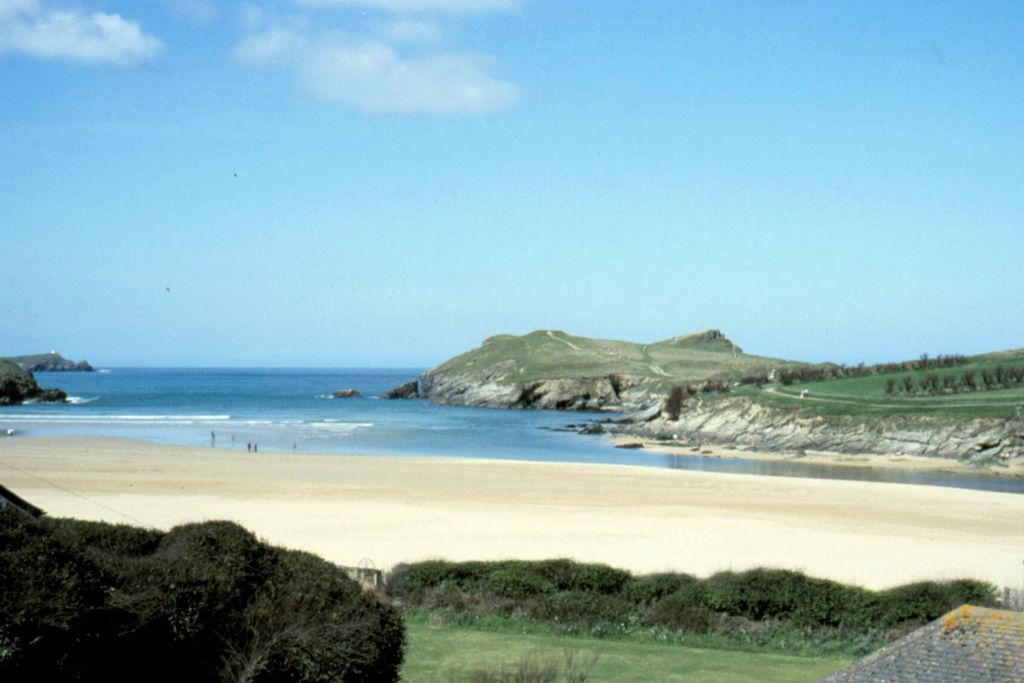 Newquay Porth Beach surfing in Cornwall -  Geograph (CC BY-SA 2.0)