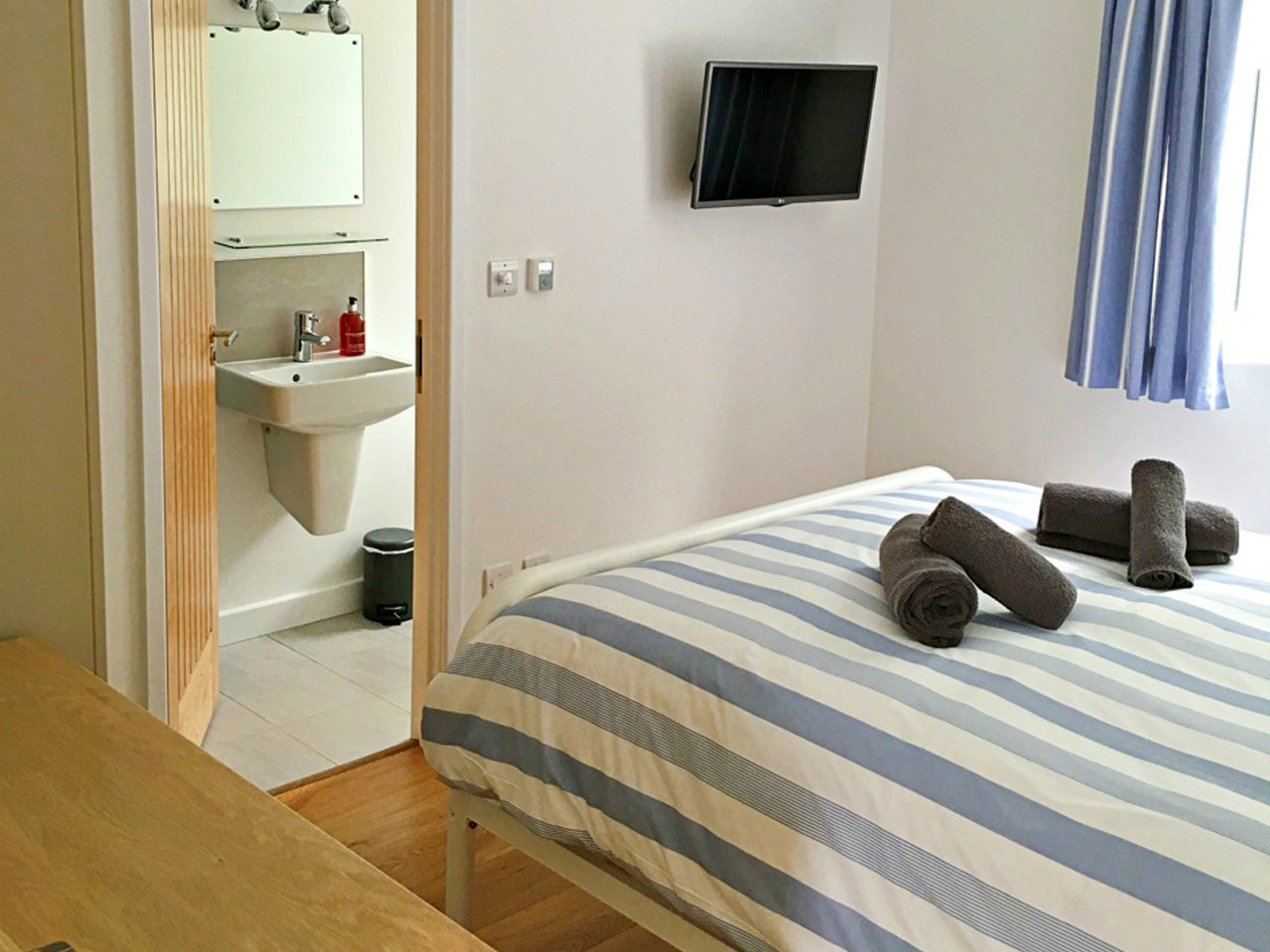 3 and 4 The Navigators, Polzeath